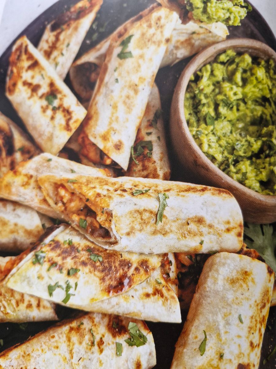 Taquitos De Camarón Con Chipotle, Frijol Y Queso